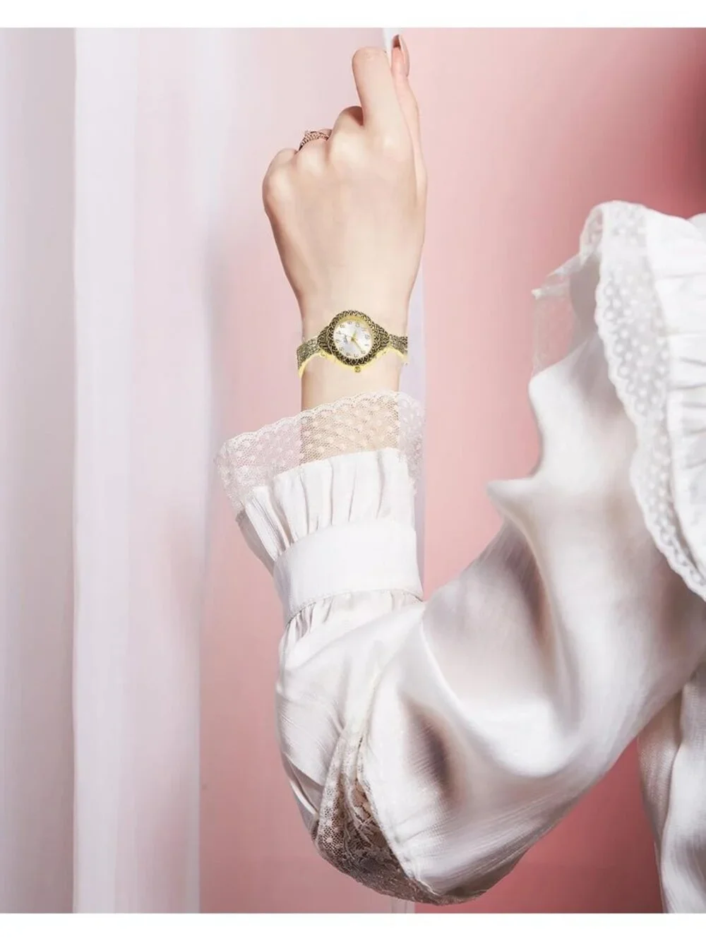 Women's Gold White Analog Quartz Fashion Easy Read Vintage Bracelet Luxury Watch